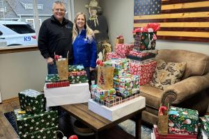 d'amicos with presents to donate