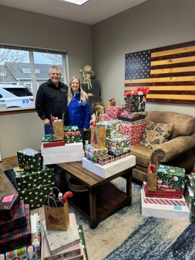 d'amicos with presents to donate